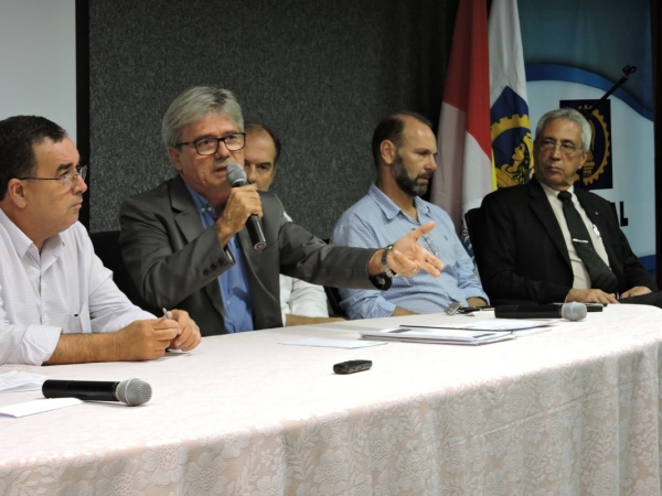 Presidente da Casal também aproveitou a oportunidade para citar a ampliação da cobertura de esgotamento sanitário que será feita na região do Tabuleiro dos Martins, em Maceió. Ascom/Casal