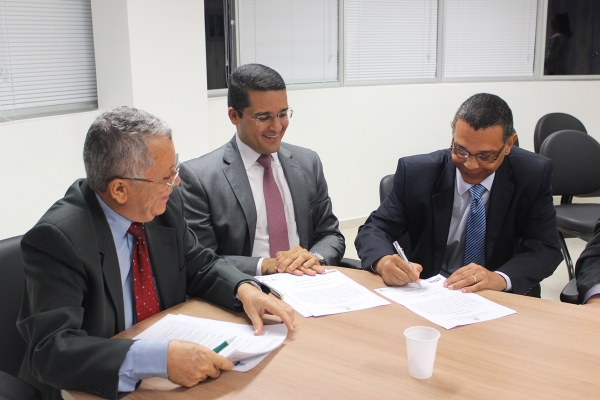 Posse ocorreu durante reunião do Conselho Deliberativo, presidido pelo conselheiro Paulo Zacarias, na sede da Alagoas PrevidênciaAscom/Alagoas Previdência