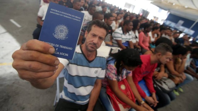 Resultado de imagem para fila de desempregado