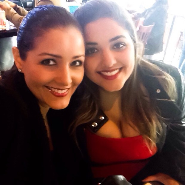 Nana Gouvêa com a filha Daphynie e o post anunciando sua gravidez.