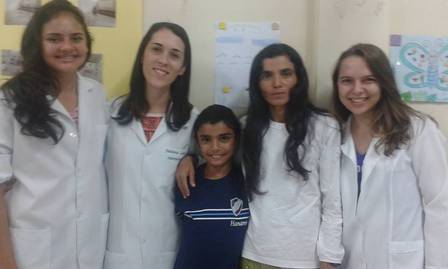 Josefa e o filho Eclitson vão para Natal duas vezes por semana para tratamento Foto: Facebook / Reprodução