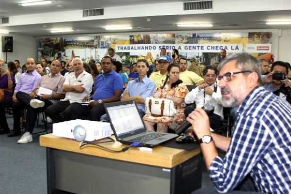 Debate sobre futuro do rádio promovido pela Rádio Agência Alagoas atraiu vários profissionais da comunicação. Adaílson Calheiros