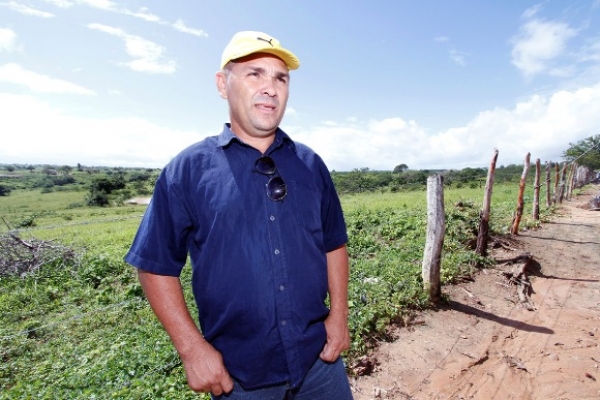 A estrada representa a realização de um sonho para os mais de cinco mil habitantes da cidade de Olho D’Água Grande, como conta José Augusto, agricultor local. Thiago Sampaio