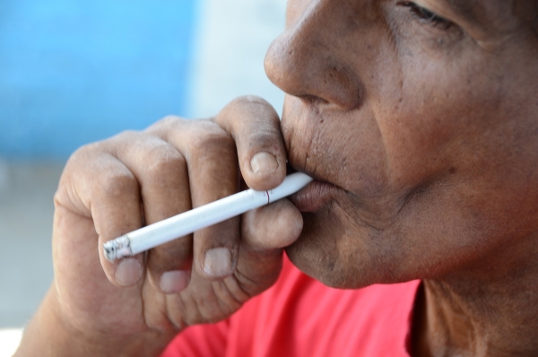 OMS prevê que, se nada for feito, em 2020 o vício do cigarro levará mais de 10 milhões de pessoas à mortes.