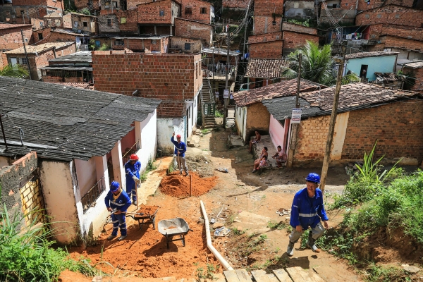 Realidade nas grotas começa a mudar com obras iniciando.