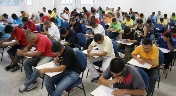 Proposta é a realização de concursos anuais e com número menor de vagas.