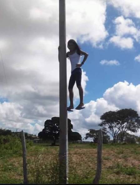 Josefa ficou famosa na internet por posar em pontos altos Foto: Facebook / Reprodução