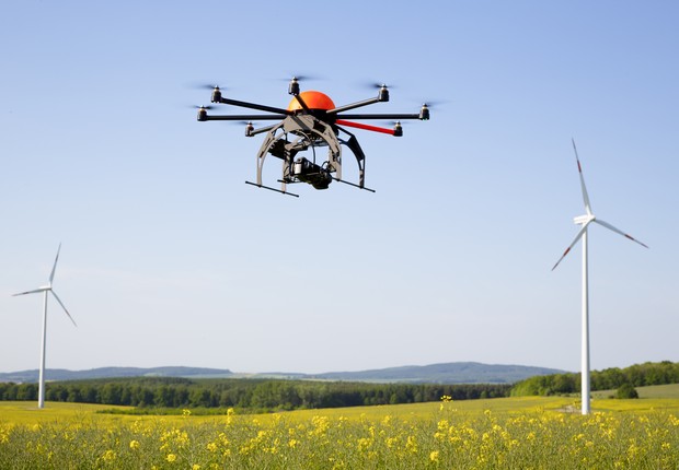 Drones podem ser utilizados na manutenção de turbinas eólicas (Foto: Thinkstock)