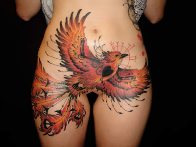 tatuagem fenix na mulher