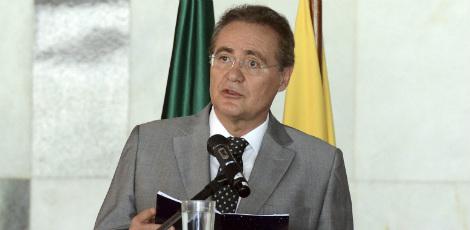 renan-calheiros-microfone.