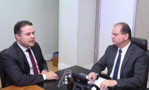 Renan Filho explicou a importância do ministro em conhecer Plano de Regionalização da Saúde Fotos: André Coelho