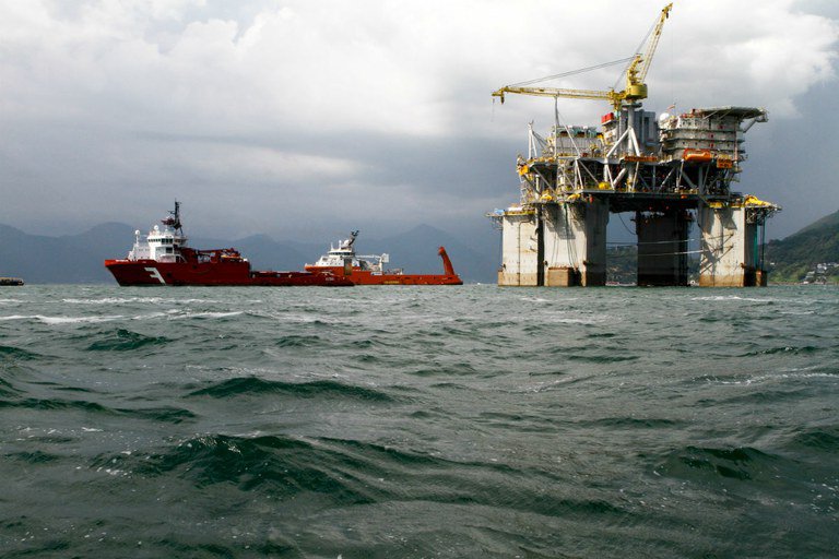 Ao contrário dos países avançados, o Brasil não se preocupa em preservar suas poucas empresas líderes mundiais, a exemplo da Petrobras e das grandes empreiteiras