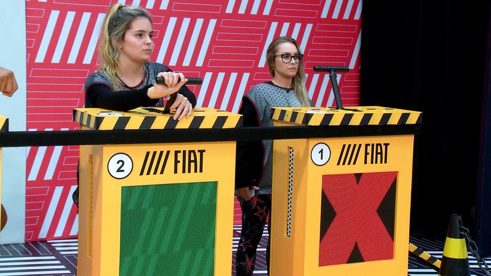 Carla Diaz e Fiuk são a primeira dupla a deixar a Prova do Líder Fiat — Foto: Globo