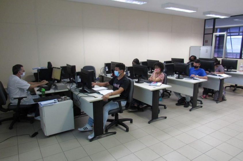 Jovens miram o ingresso no mercado de trabalho. Foto: Ascom Semas
