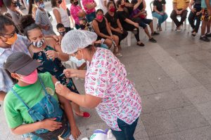Em pessoas vacinadas, doença seguiu curso mais brando, segundo apontam pesquisas / Foto: Victor Vercant