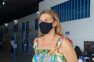 Diretora de escola, Roxana Araújo, reconhece importância do café da manhã para alunos. Foto: Julita Bittencourt (estagiária)/Ascom Semed