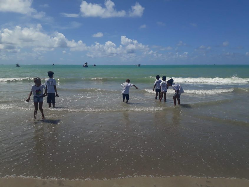 Atividades físicas foram realizadas no mar (Foto: Cras Área Lagunar)
