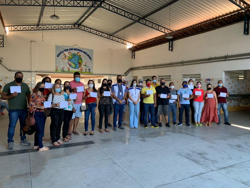 Participantes recebem certificado. Foto: Visa Maceió