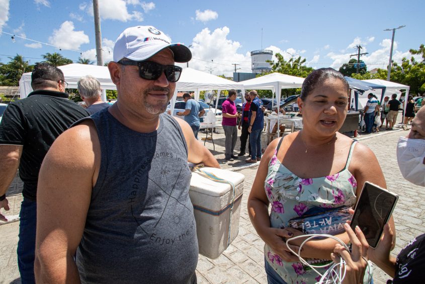 Doralice e Marcos foram preparados para as compras no Centro Pesqueiro. Foto: Célio Junior/Secom Maceió