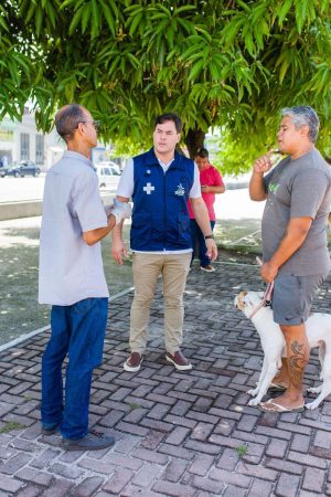 Diretor de Vigilância em Saúde, Edlúcio Donato, visitou pontos de vacinação. Fotos: Gabriel Moreira/Secom Maceió