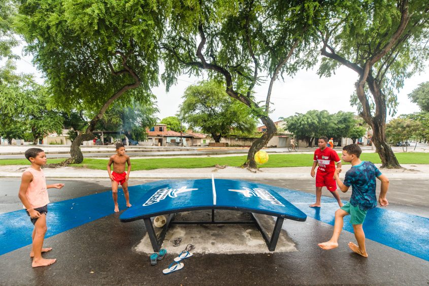 O futmesa é uma mistura de futevôlei com pingue-pongue Foto: Gabriel Moreira / Secom Maceió