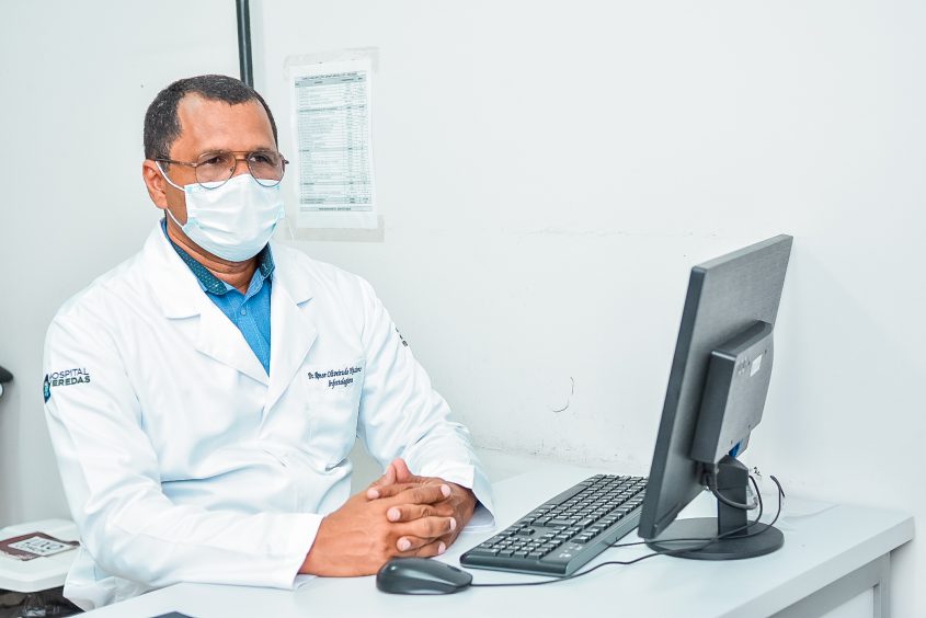 Médico infectologista do PAM Salgadinho, Renee Oliveira, reforça vacinação contra Influenza. Foto: Ascom SMS