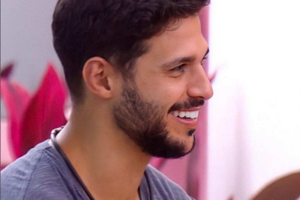 Rodrigo Mussi sorrindo