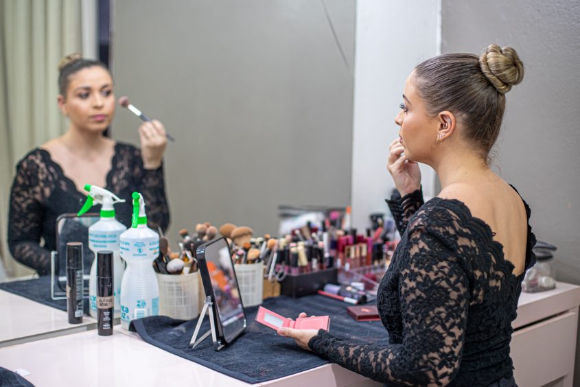 Maquiadora Laura Zagallo também vai aproveitar a programação junina para se divertir e não apenas trabalhar. Foto: Célio Júnior / Secom Maceió