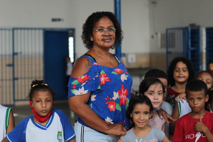 Professora Nelcy Teixeira acompanhou seus alunos nos ensaios. Foto: Pedro Farias/Ascom Semed