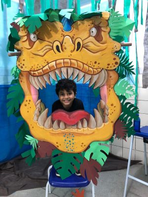 Momento de aprendizado contou com totens em formato de dinossauros. Foto: cortesia