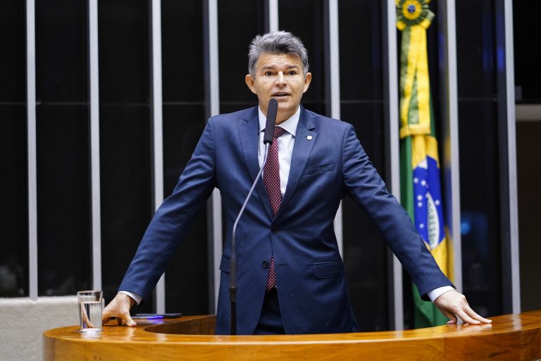 Deputado José Medeiros discursa no Plenário da Câmara