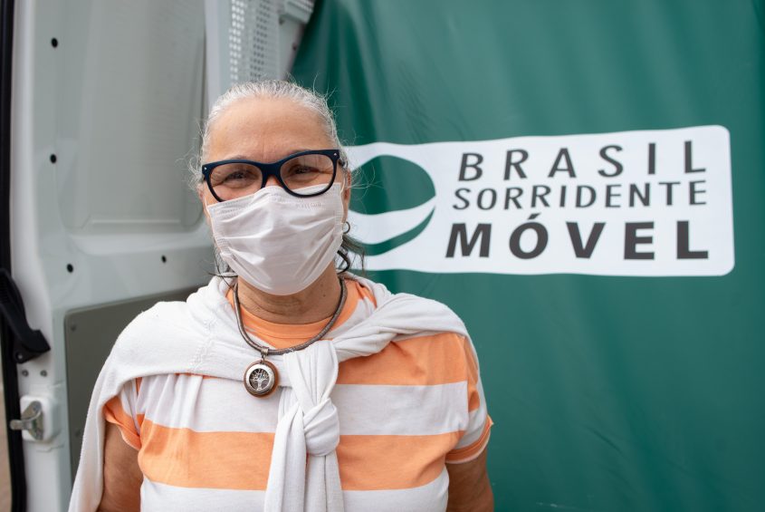 Gerente de Saúde Bucal, Ducy Lily Farias acompanha atendimentos (Foto: Juliete Santos/Secom Maceió)