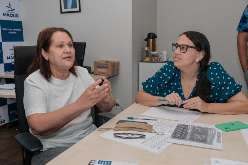 Célia Fernandes, secretária de saúde de Maceió e Roberta Borges, secretária adjunta de gestão em saúde. Foto: Victor Vercant/SMS