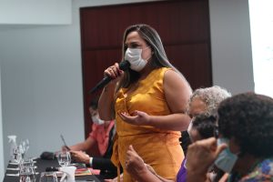 Secretária adjunta Emília Caldas explica o porquê da decisão de adiar a volta às aulas