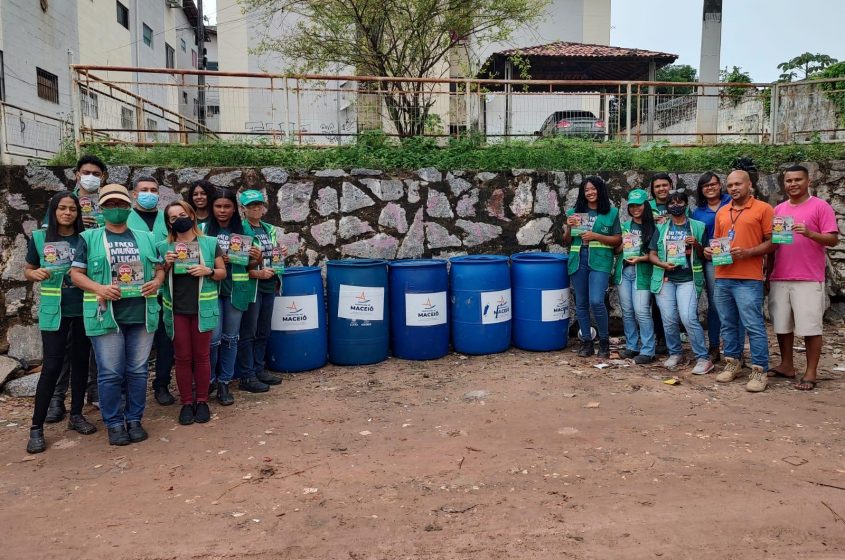 Equipes ainda fizeram a instalação de bombonas em alguns locais. Foto: Ascom Sudes