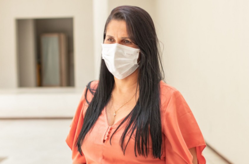 Coordenadora do Programa de Atenção Integral à Saúde da Criança, Marglene Oliveira, esteve na unidade para falar sobre a importância da doação e o aleitamento materno. Foto: Ascom SMS