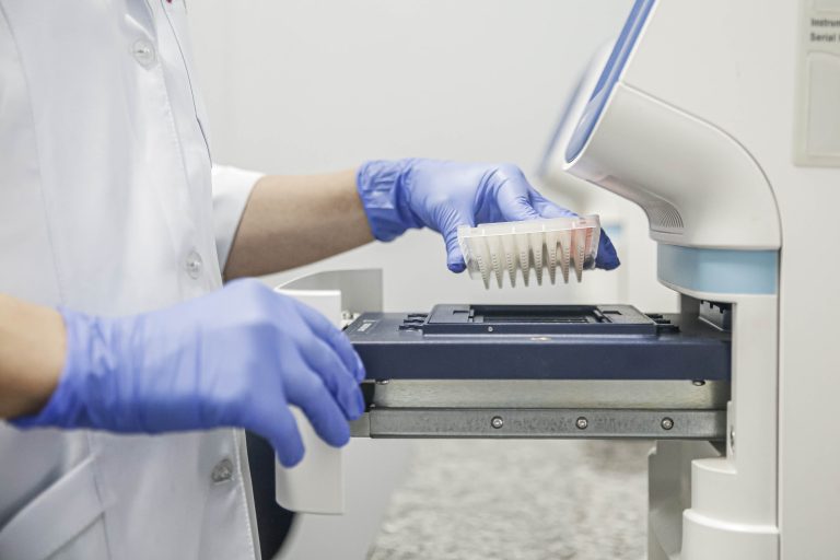 Saúde - coronavírus - testagem laboratórios cientistas ciência pesquisas vacinas diagnósticos Covid-19 pandemia