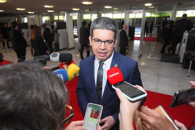 Chegada de autoridades ao Congresso Nacional para a posse do presidente eleito, Luiz Inácio Lula da Silva. Sen. Randolfe Rodrigues (REDE/AP)