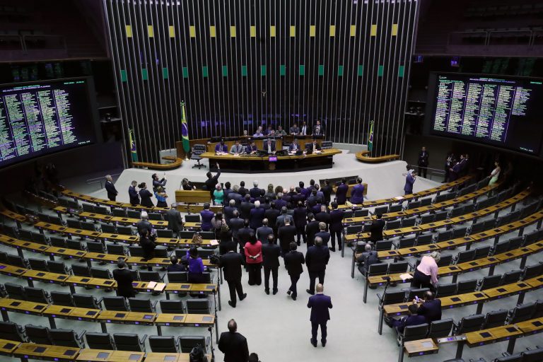 Sessão semipresencial do Plenário realizada nesta segunda-feira, um dia após a invasão da Câmara