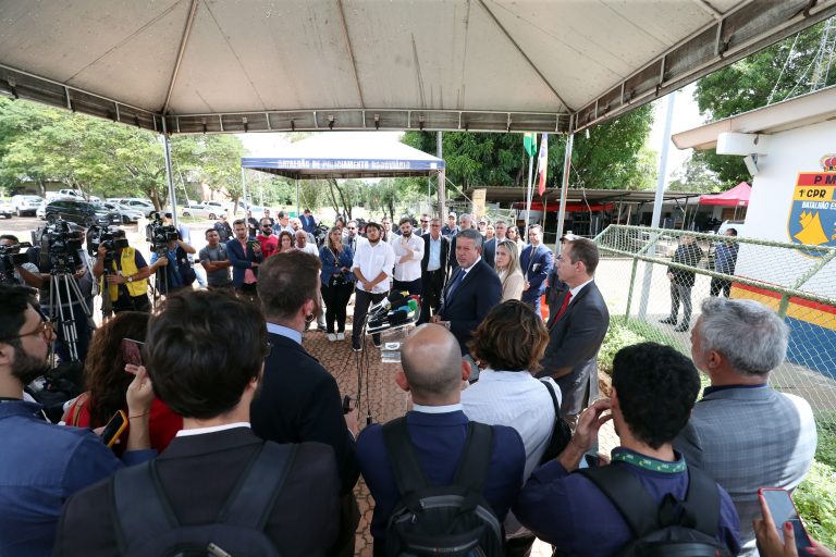 Visita ao batalhão da PM na Esplanada dos Ministérios