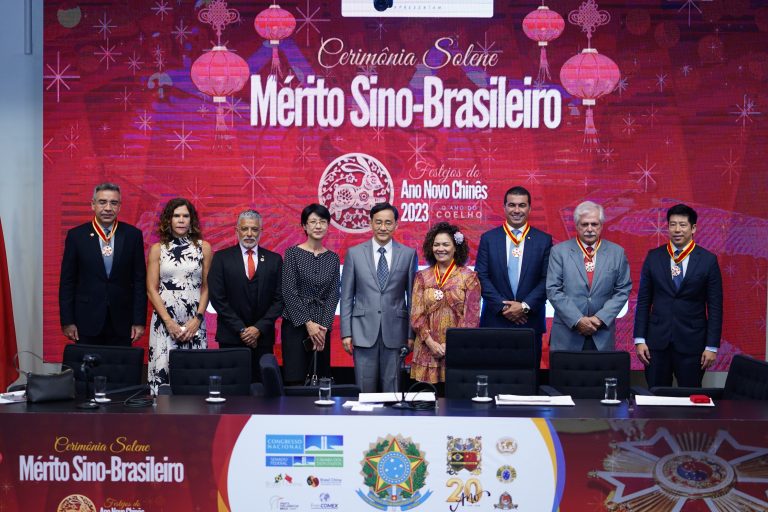 Reconhecimento aos destaques sino-brasileiros em meio aos festejos do Ano Novo Chinês.