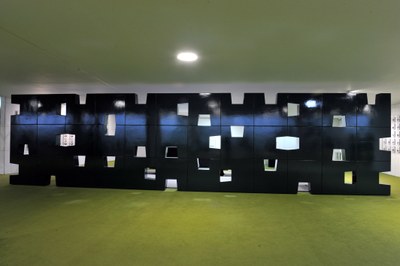 O muro escultórico montado