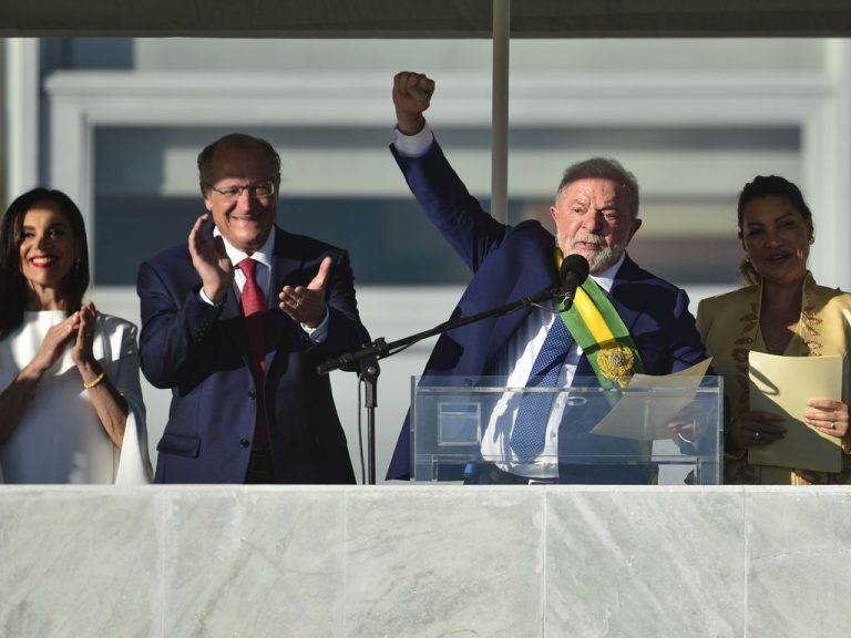 Lula discursa no Parlatório do Planalto