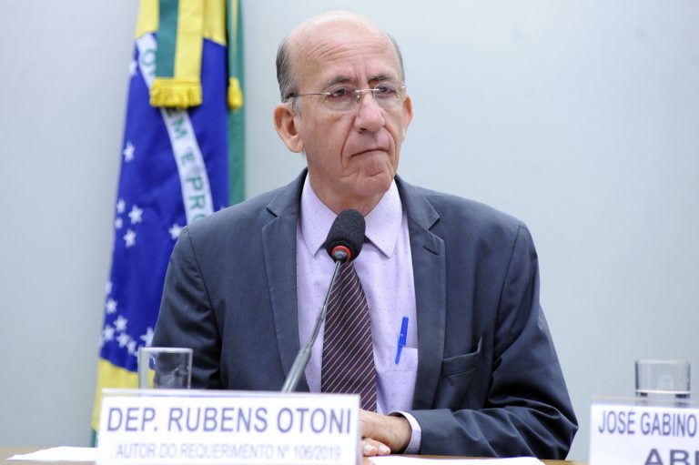 Deputado Rubens Otoni (PT-GO) em reunião da Comissão de Minas e Energia