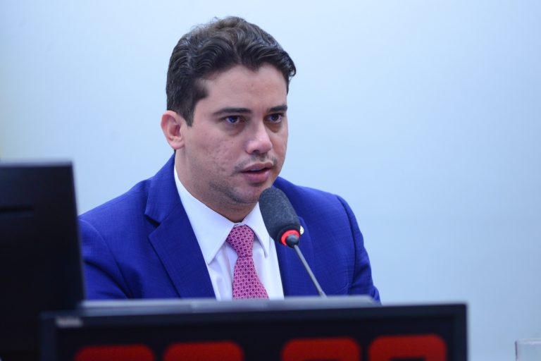 Discussão e votação do Parecer do Relator. Dep. Júnior Mano PL-CE