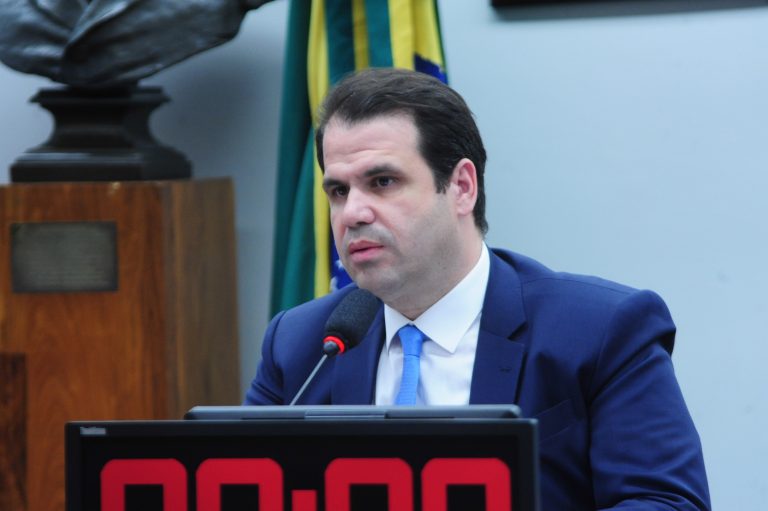 Deputado Aureo Ribeiro (Solidariedade-RJ) em audiência das comissões de Fiscalização Financeira e Controle, e de Seguridade Social e Família de da Câmara