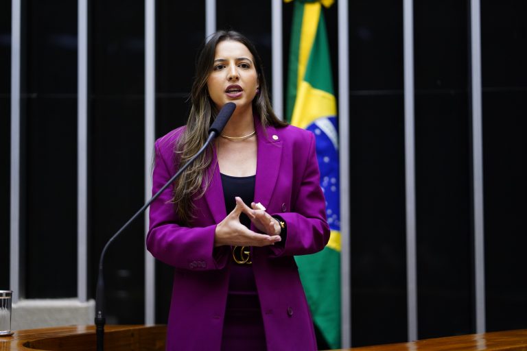 Sessão para a votação de propostas legislativas. Dep. Amanda Gentil(PP - MA)