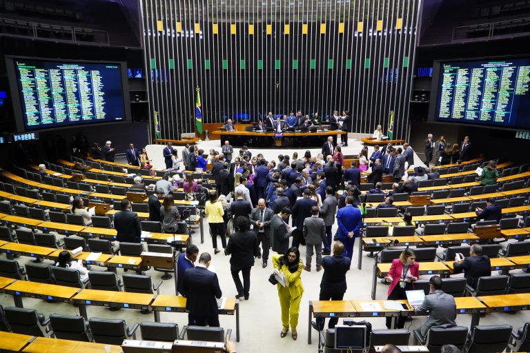 Sessão para a votação de propostas legislativas