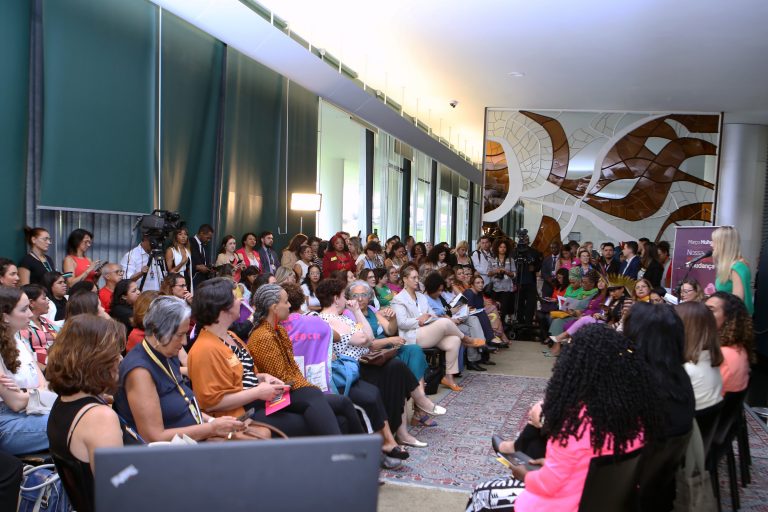 Encerramento do “Março Mulher” e Lançamento do Livro “O que é Violência Política contra a Mulher?” - produzido pela Edições Câmara.