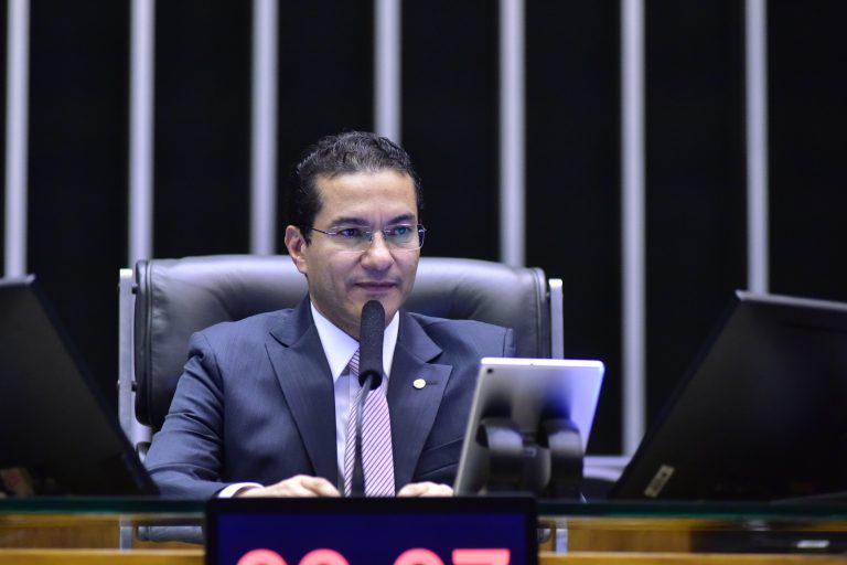 Sessão para a votação de propostas legislativas. Vice-presidente da Câmara, Marcos Pereira